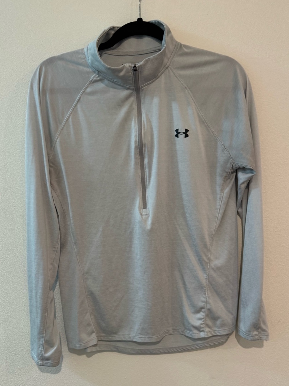 Under Armour women’s Light Gray Long-Sleeve half-Zip Shirt